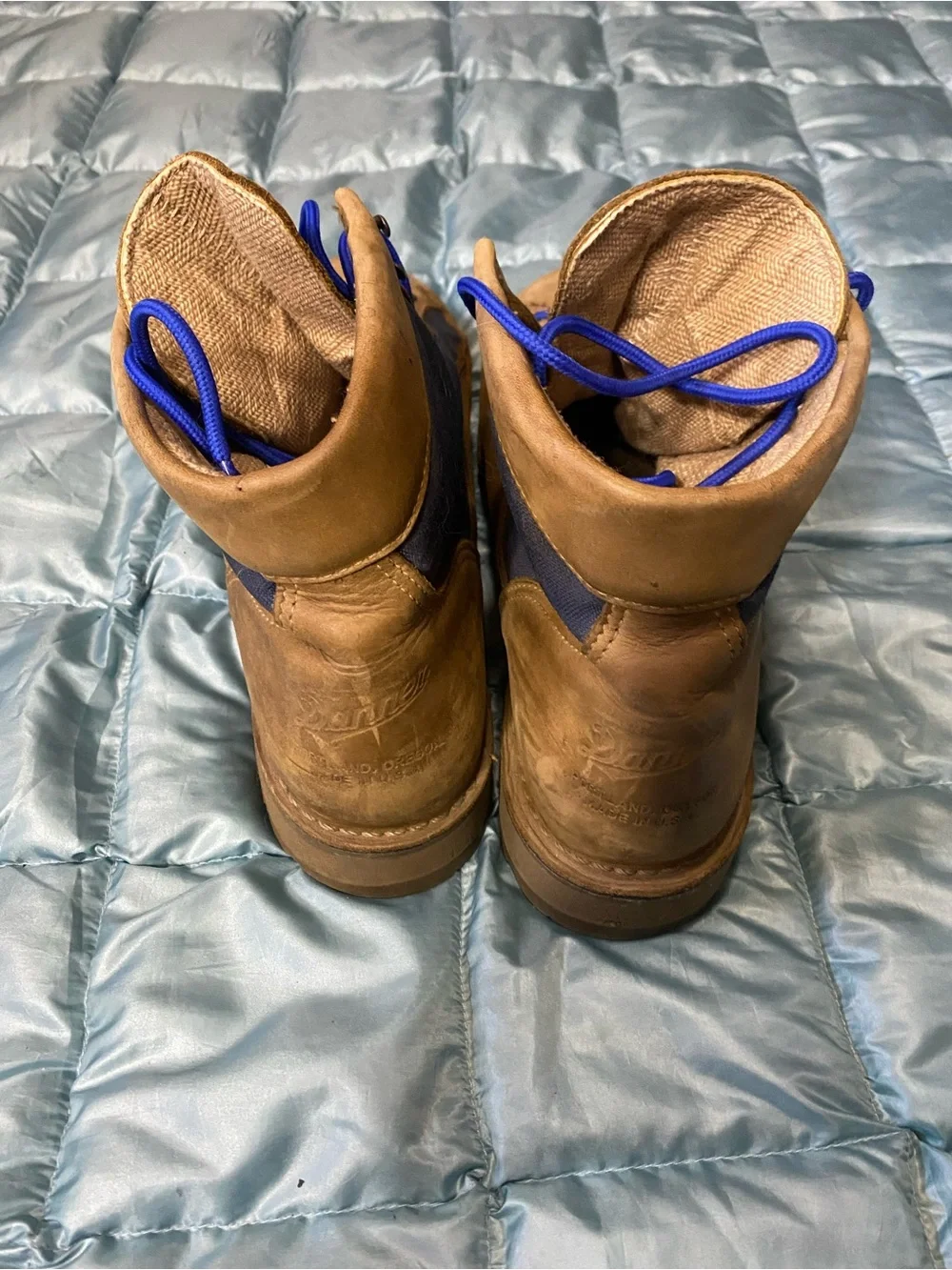 In good shape Men’s Danner Light Brown Leather Hiking Boots w/Blue Sz 10 $330